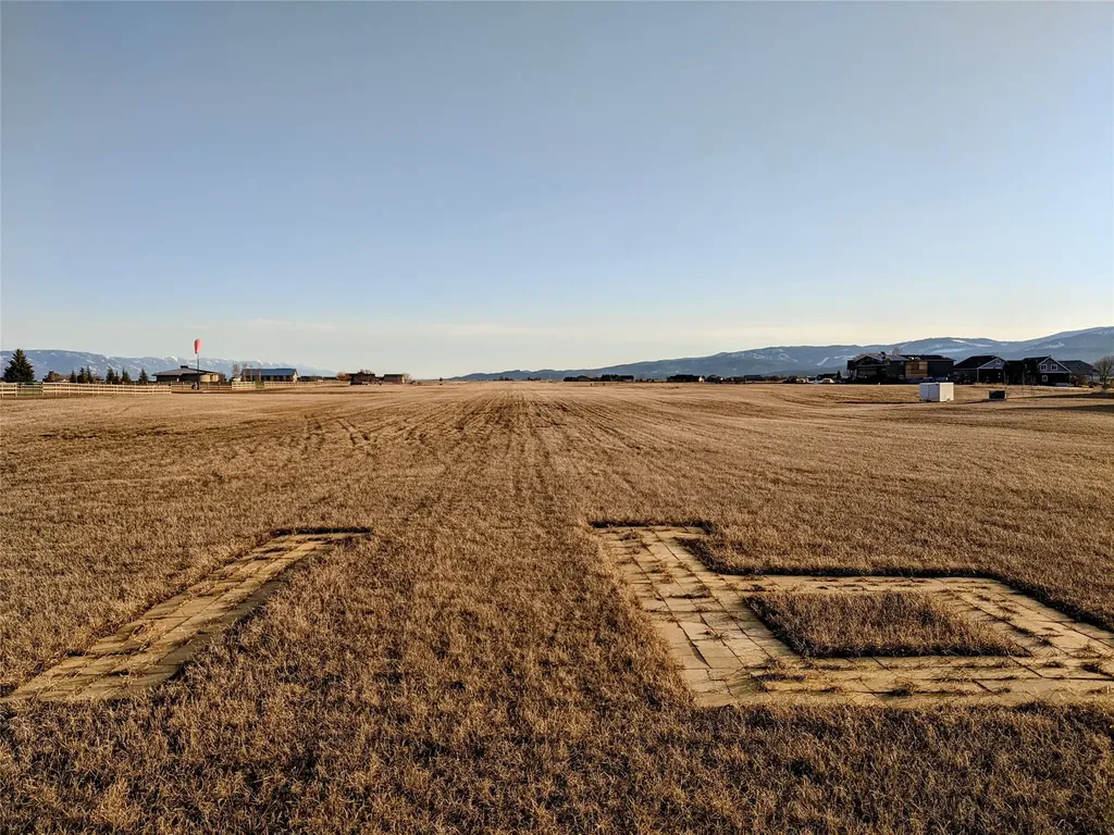 33 Staggerwing Landing Kalispell MT 59901
