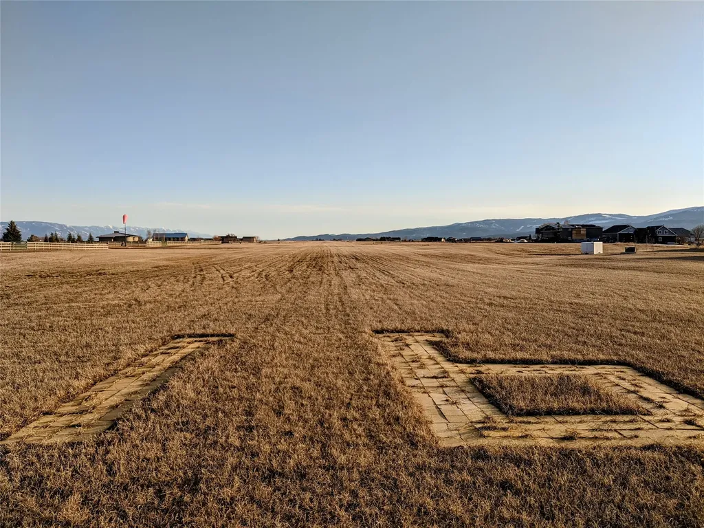 33 Staggerwing Landing Kalispell MT 59901