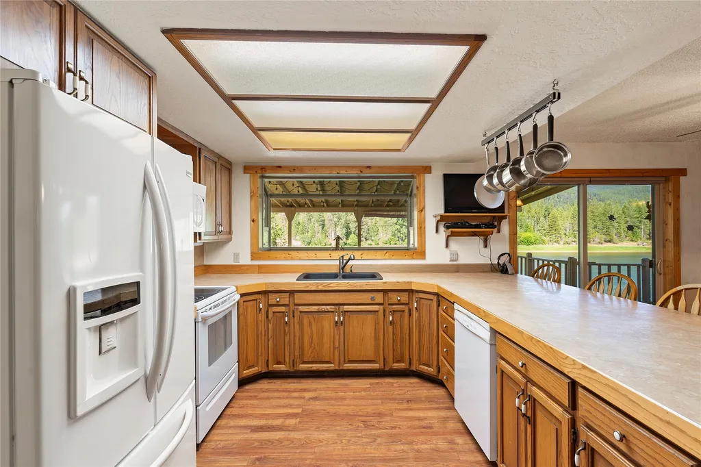 9560 Us Highway 2 N Troy MT 59935