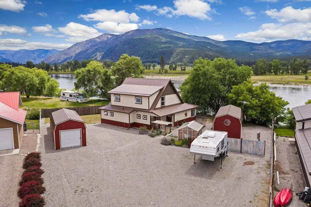 317 E Stanton Street Plains MT 59859