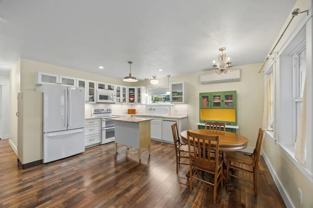 317 E Stanton Street Plains MT 59859