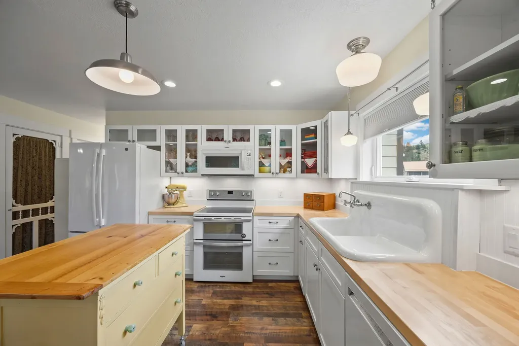 317 E Stanton Street Plains MT 59859
