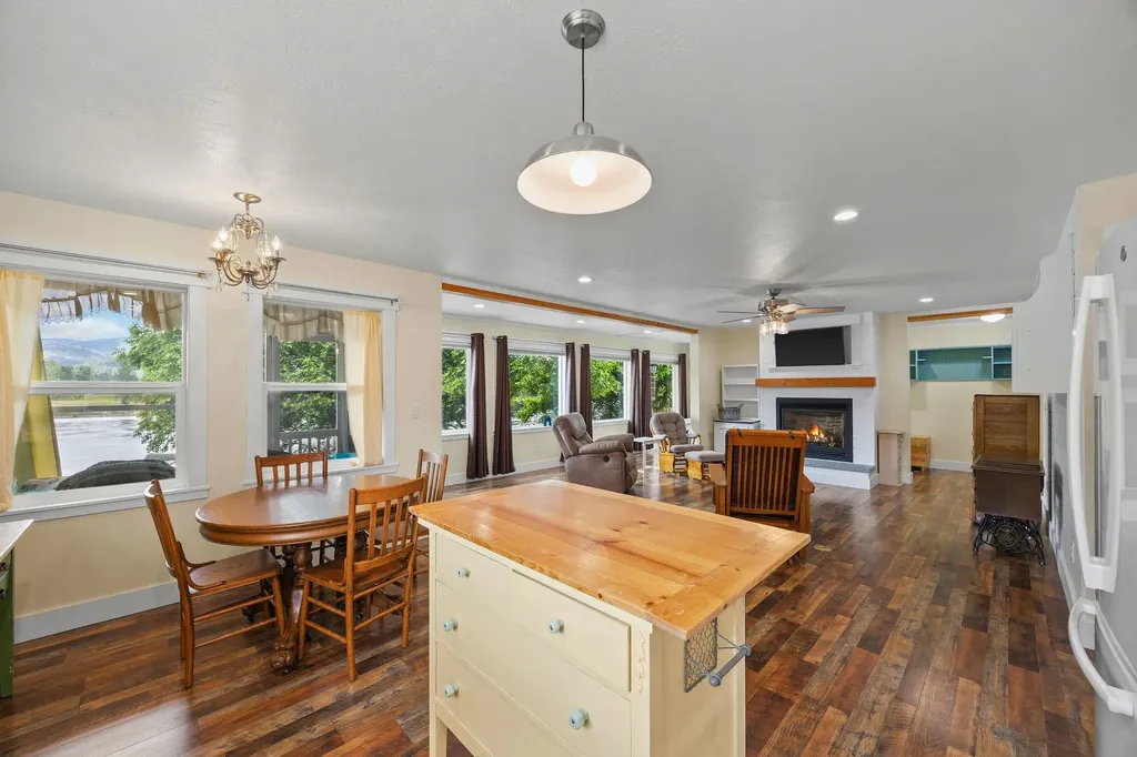 317 E Stanton Street Plains MT 59859