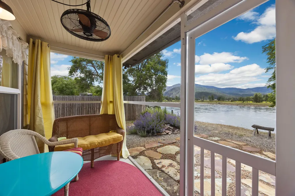 317 E Stanton Street Plains MT 59859