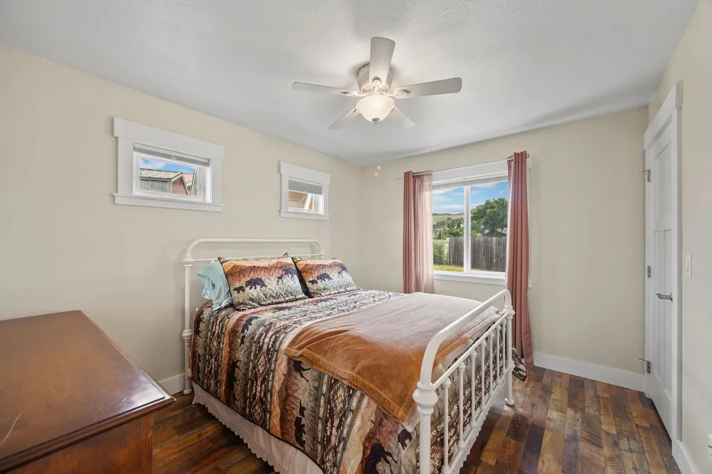 317 E Stanton Street Plains MT 59859