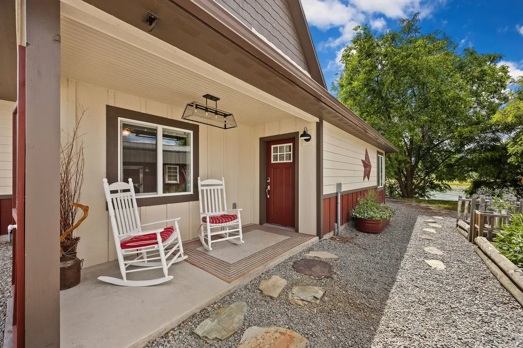 317 E Stanton Street Plains MT 59859