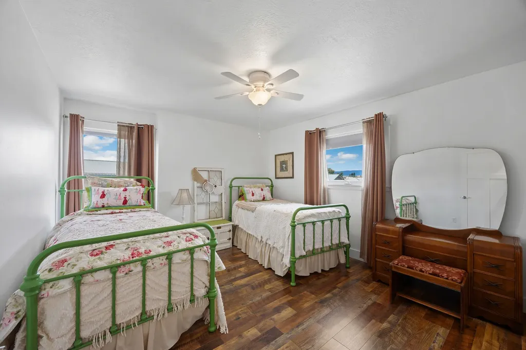 317 E Stanton Street Plains MT 59859