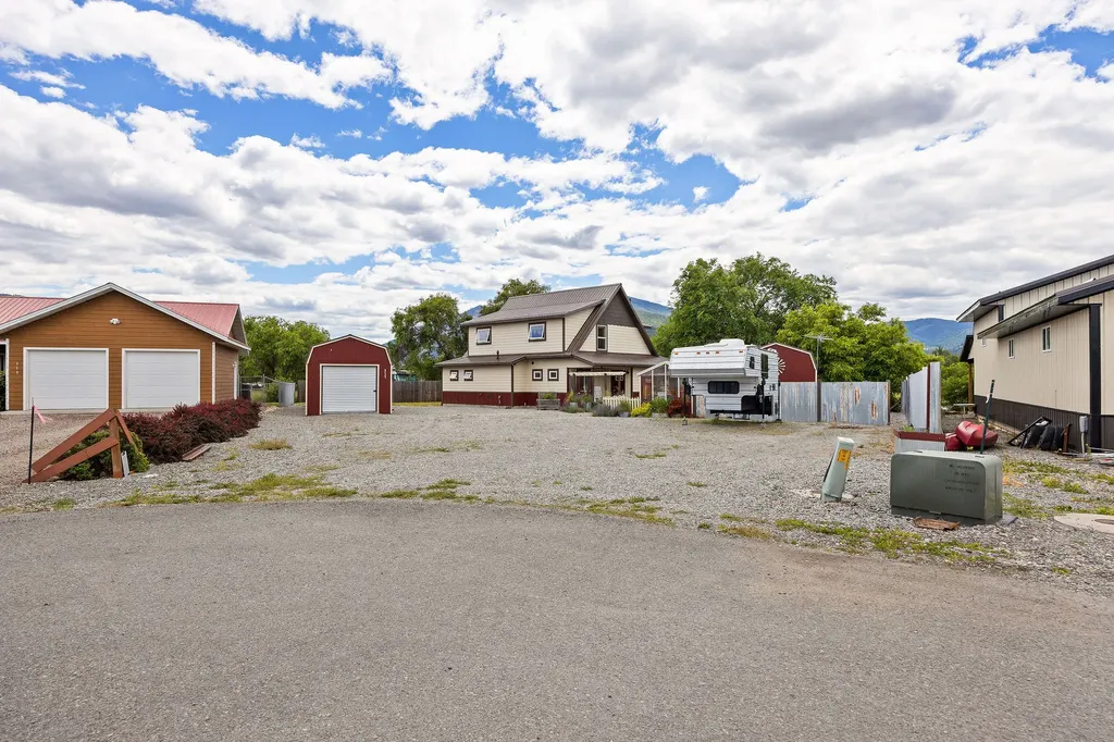 317 E Stanton Street Plains MT 59859