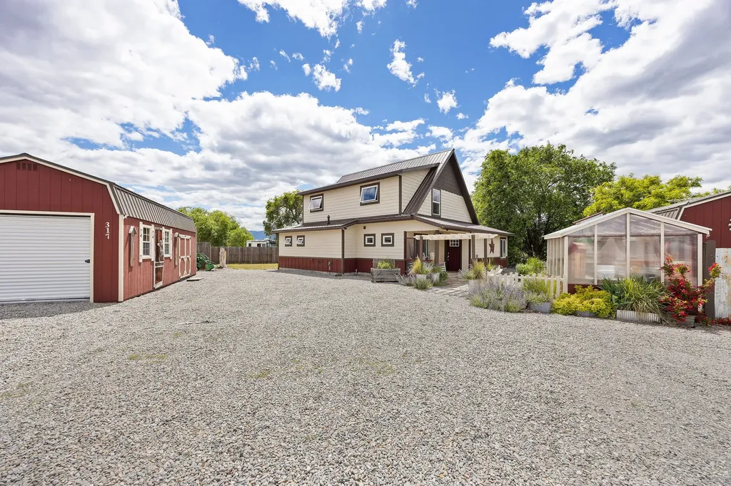 317 E Stanton Street Plains MT 59859