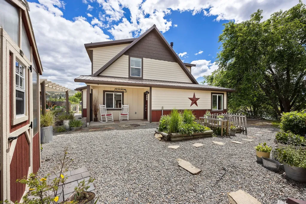 317 E Stanton Street Plains MT 59859