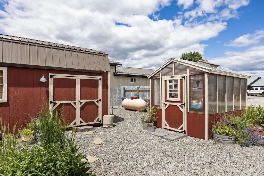 317 E Stanton Street Plains MT 59859