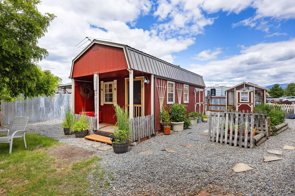 317 E Stanton Street Plains MT 59859