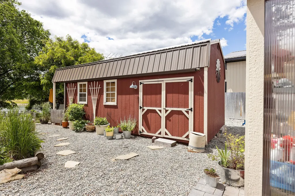 317 E Stanton Street Plains MT 59859
