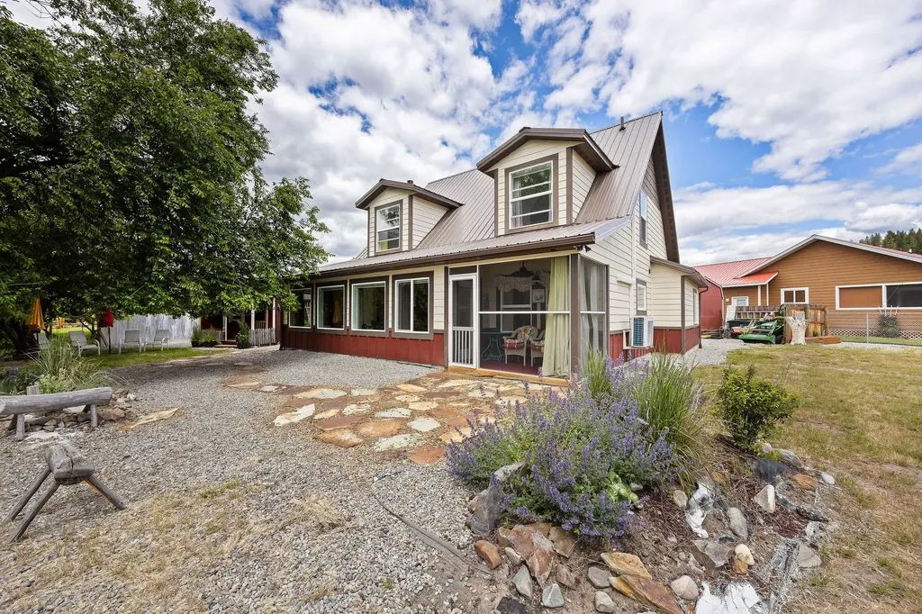317 E Stanton Street Plains MT 59859
