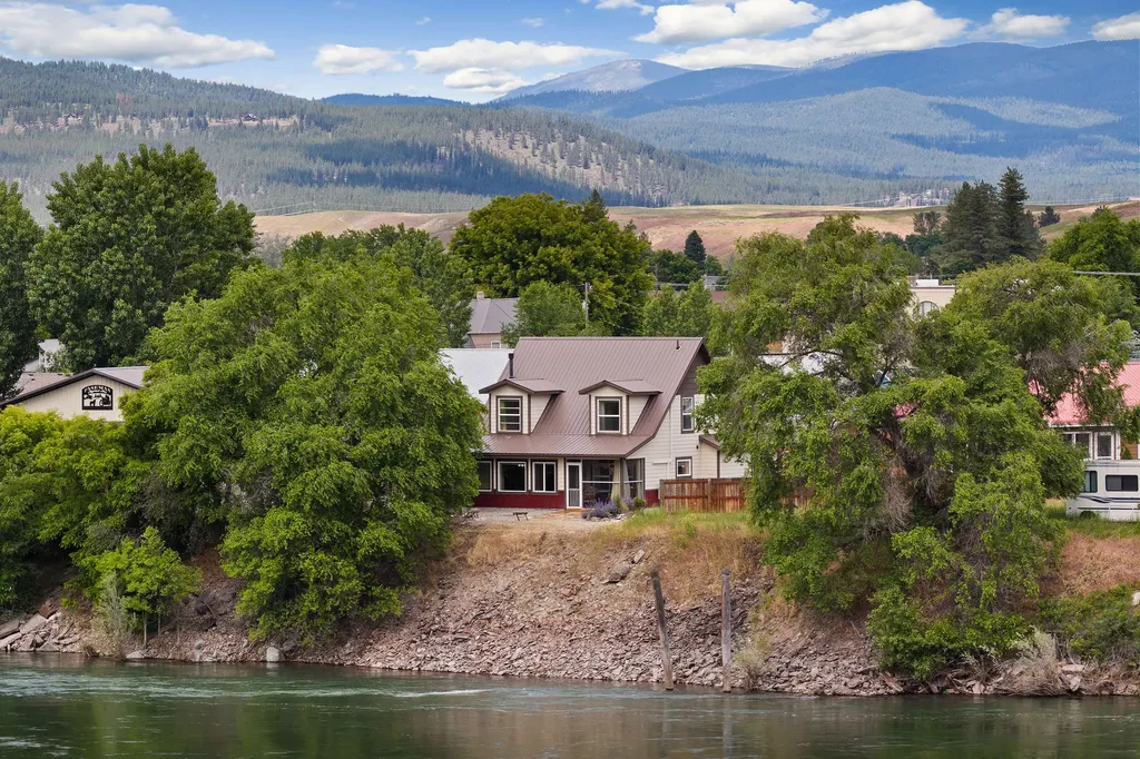 317 E Stanton Street Plains MT 59859