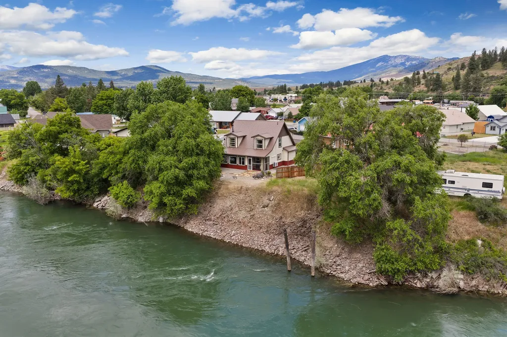 317 E Stanton Street Plains MT 59859