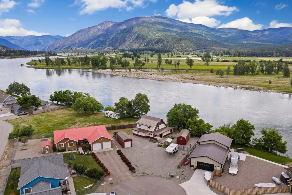317 E Stanton Street Plains MT 59859