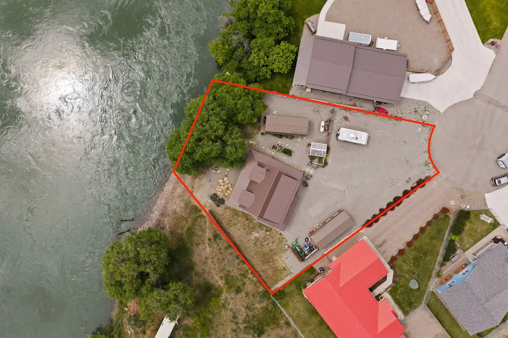 317 E Stanton Street Plains MT 59859