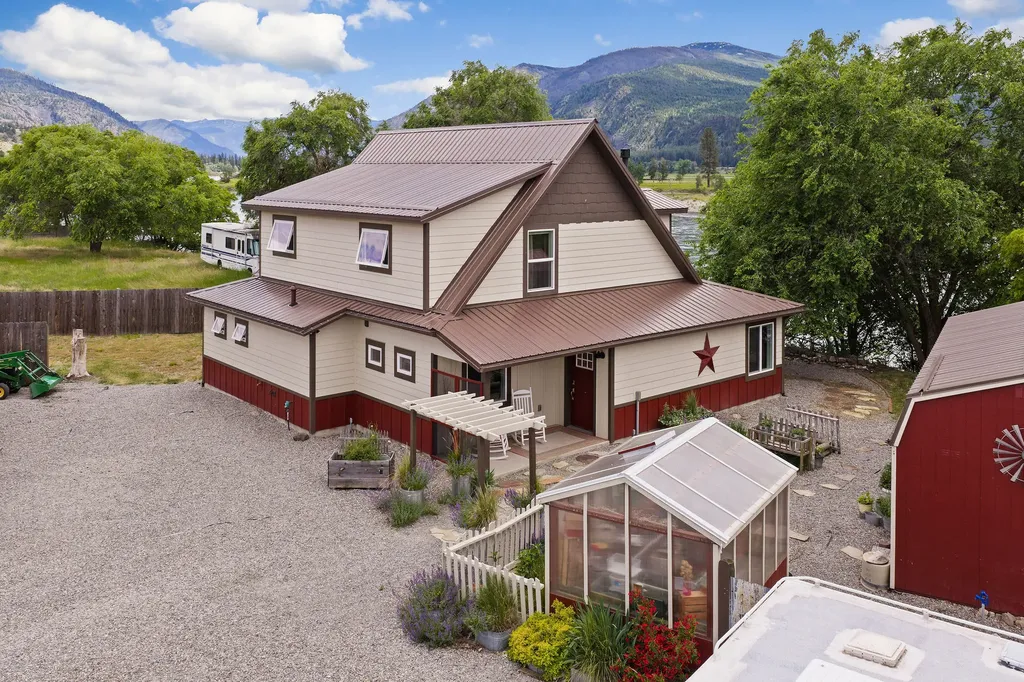 317 E Stanton Street Plains MT 59859