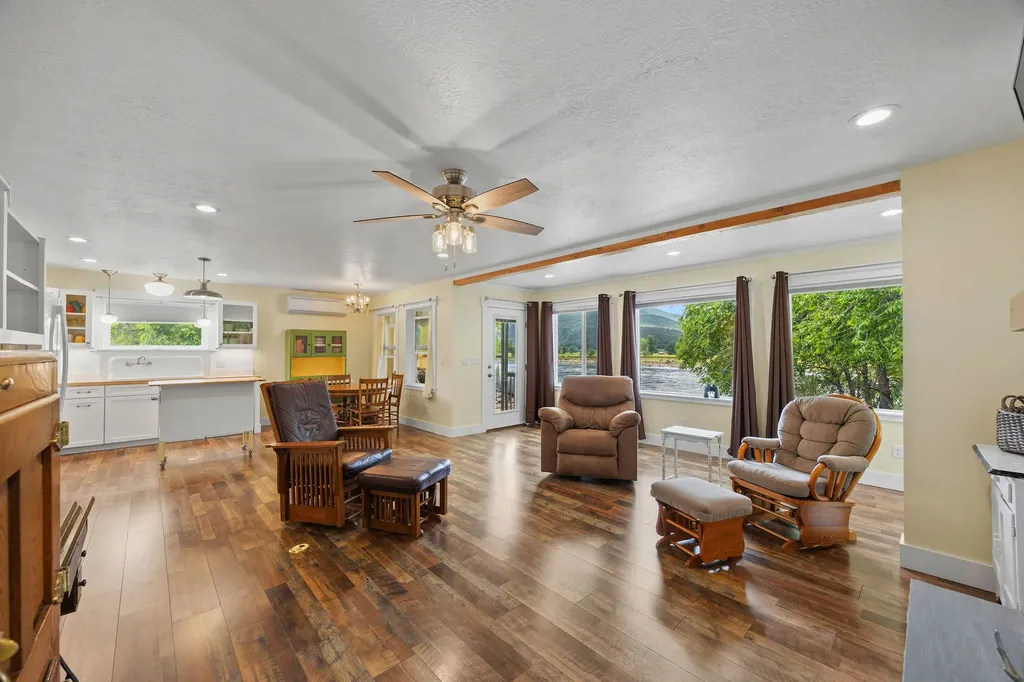 317 E Stanton Street Plains MT 59859
