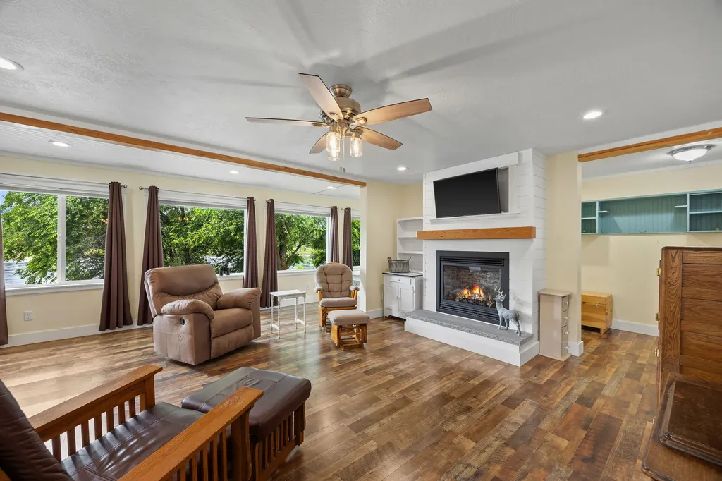317 E Stanton Street Plains MT 59859