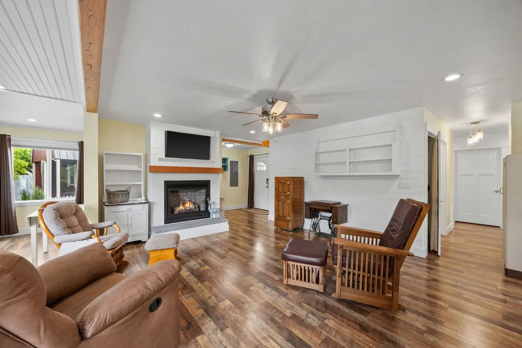 317 E Stanton Street Plains MT 59859