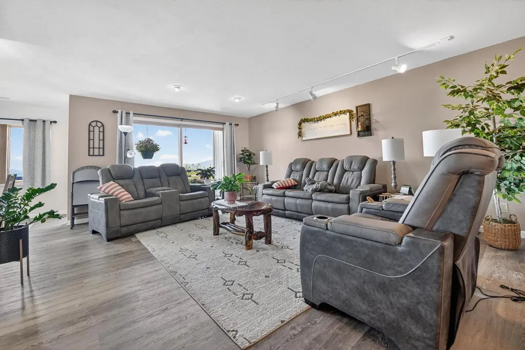 335 Country Lane Rexford MT 59930