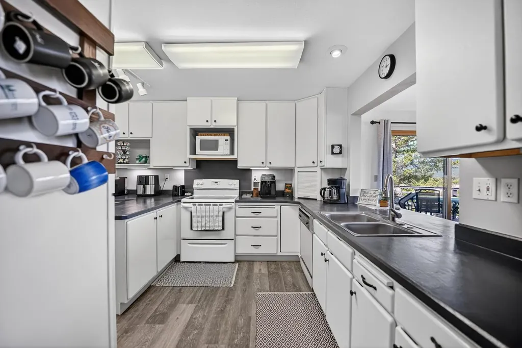 335 Country Lane Rexford MT 59930