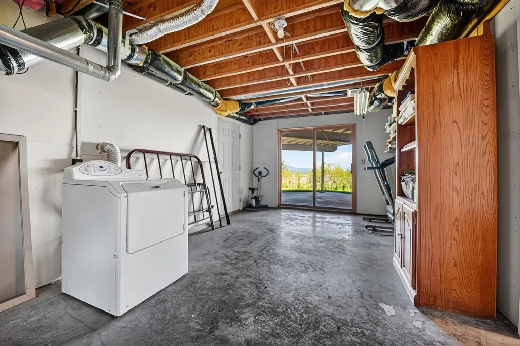 335 Country Lane Rexford MT 59930