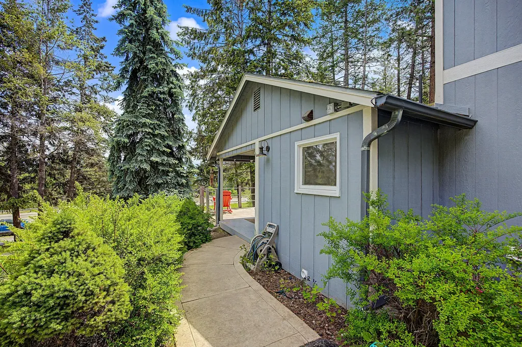 6286 Us Highway 93 S Somers MT 59932