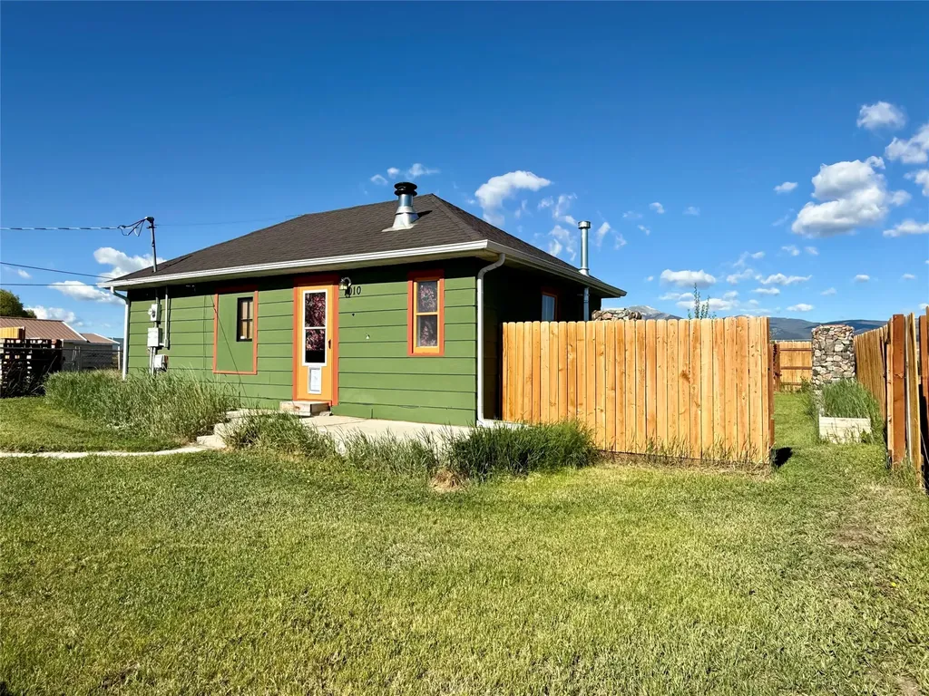 1010 Sunset Drive Deer Lodge MT 59722