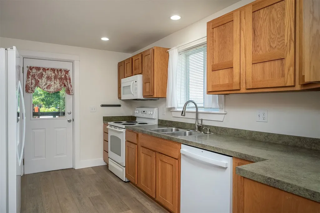 111 6th Avenue W Polson MT 59860