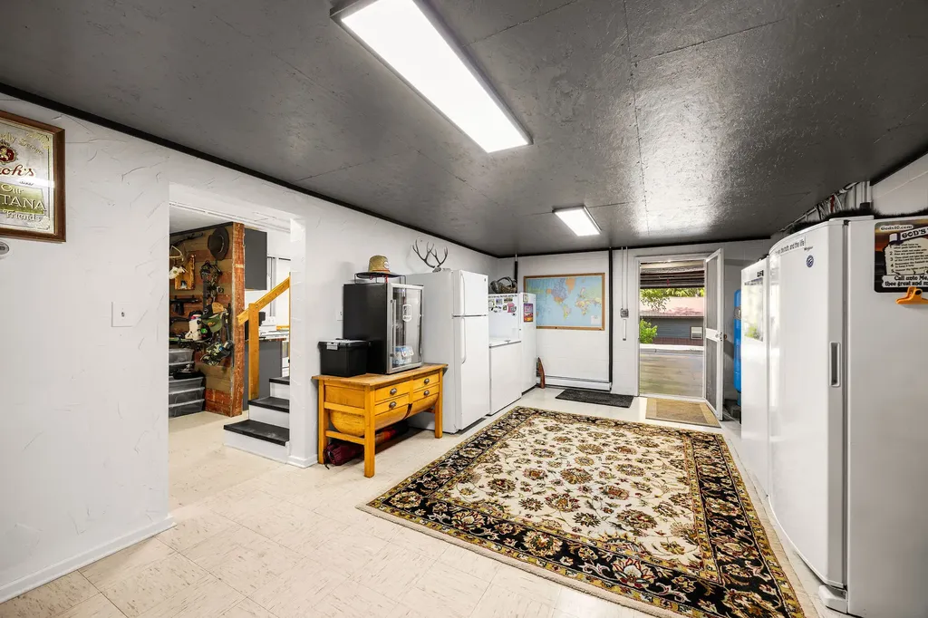3965 North Fork Road Columbia Falls MT 59912