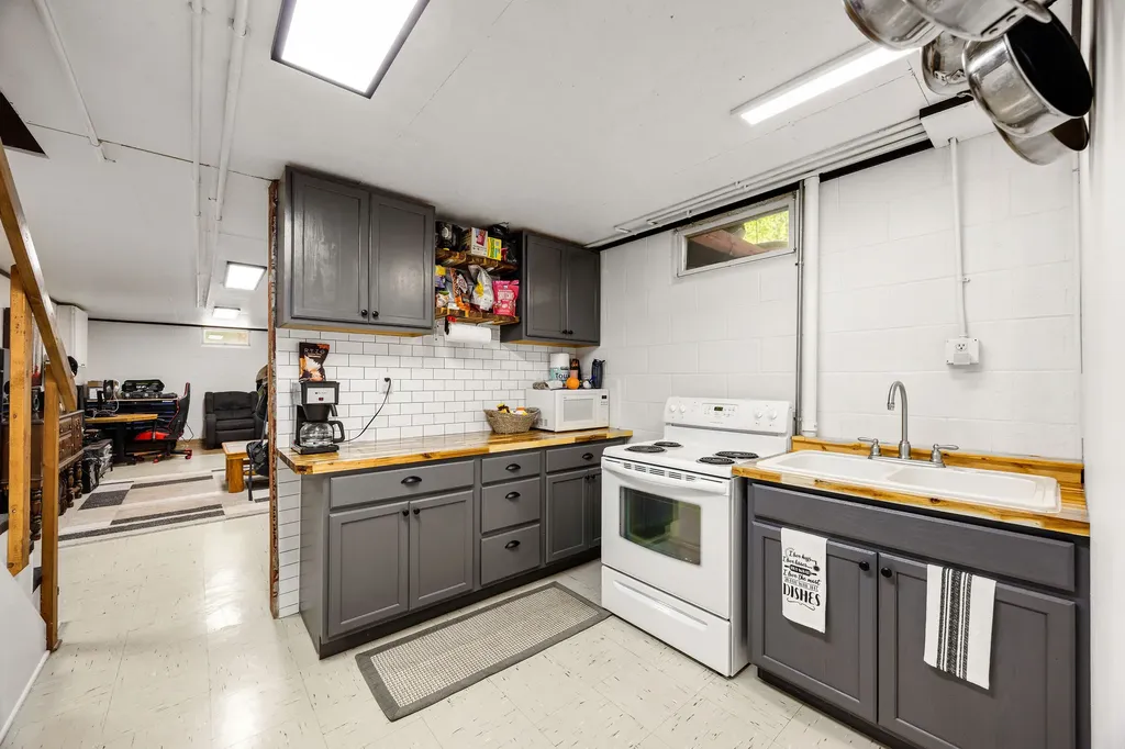 3965 North Fork Road Columbia Falls MT 59912