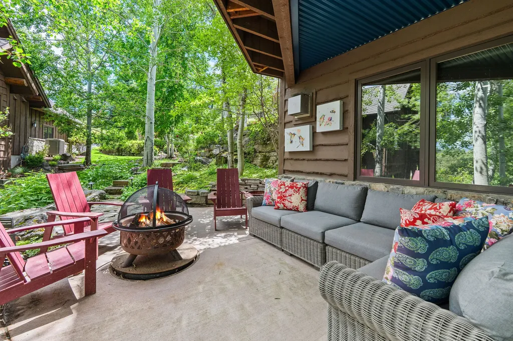 1161 Whispering Rock Bigfork MT 59911