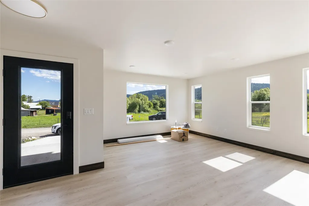 869 9th Street W Kalispell MT 59901