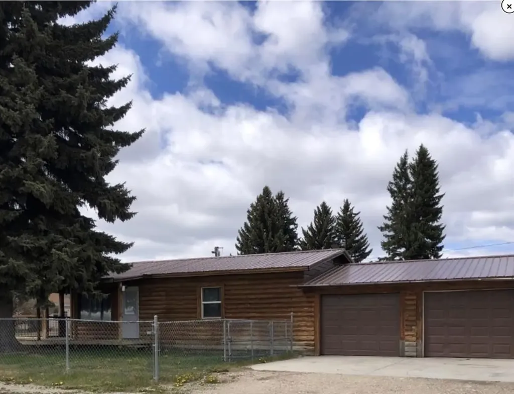523 W Peterson Avenue Deer Lodge MT 59722