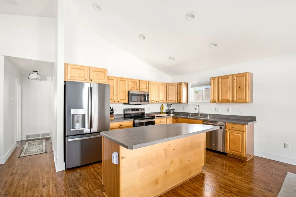 213 38th Avenue NE Great Falls MT 59404