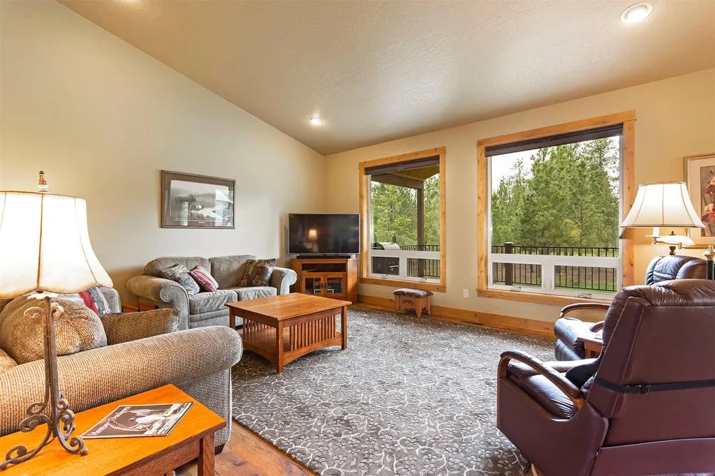 5565 White Tail Lane Florence MT 59833