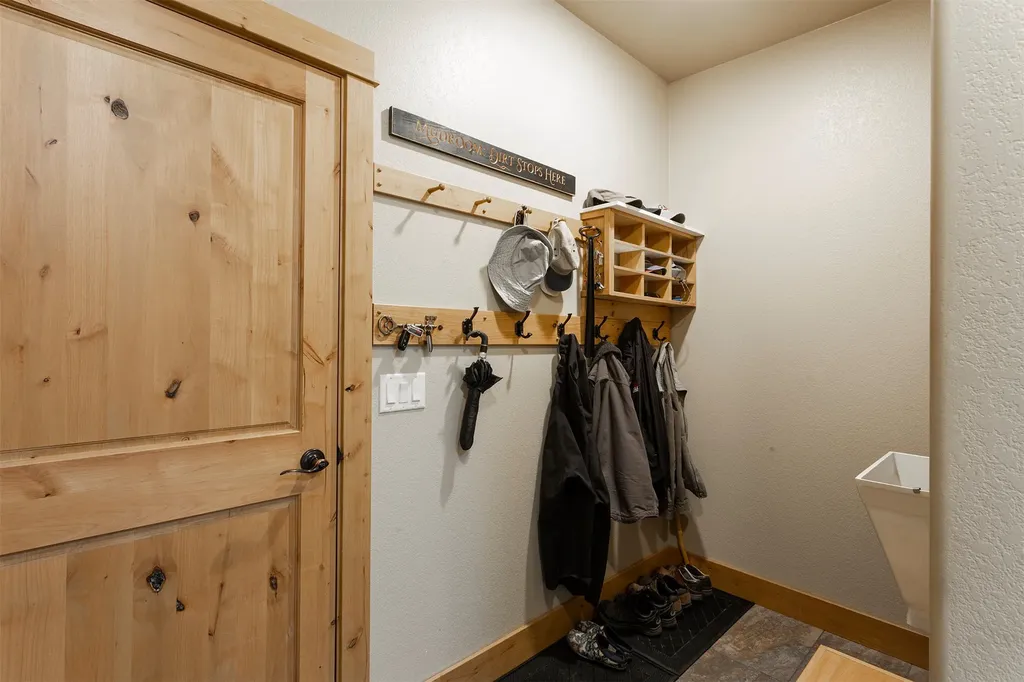 5565 White Tail Lane Florence MT 59833