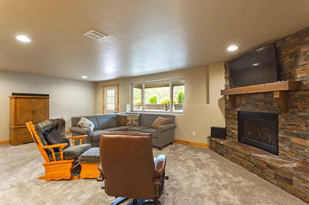5565 White Tail Lane Florence MT 59833