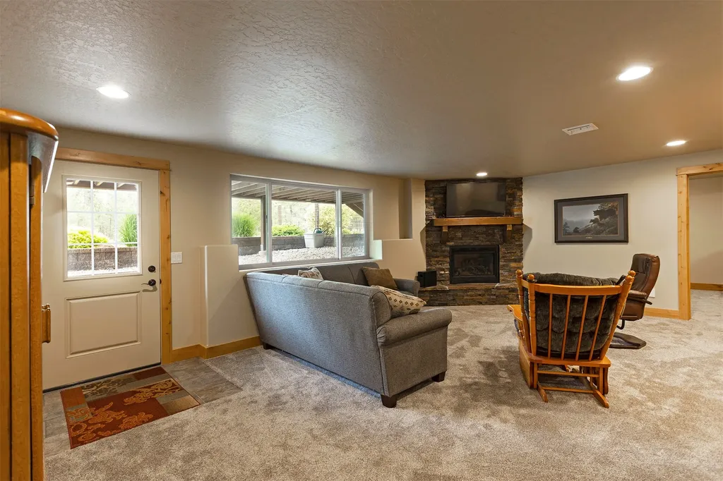 5565 White Tail Lane Florence MT 59833