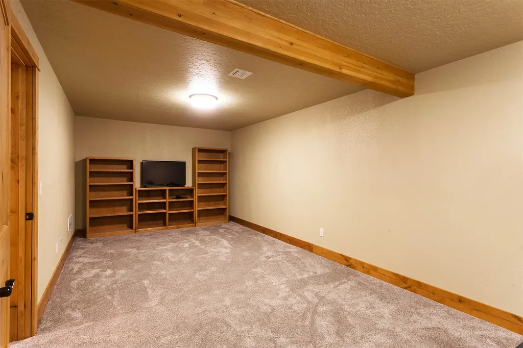 5565 White Tail Lane Florence MT 59833