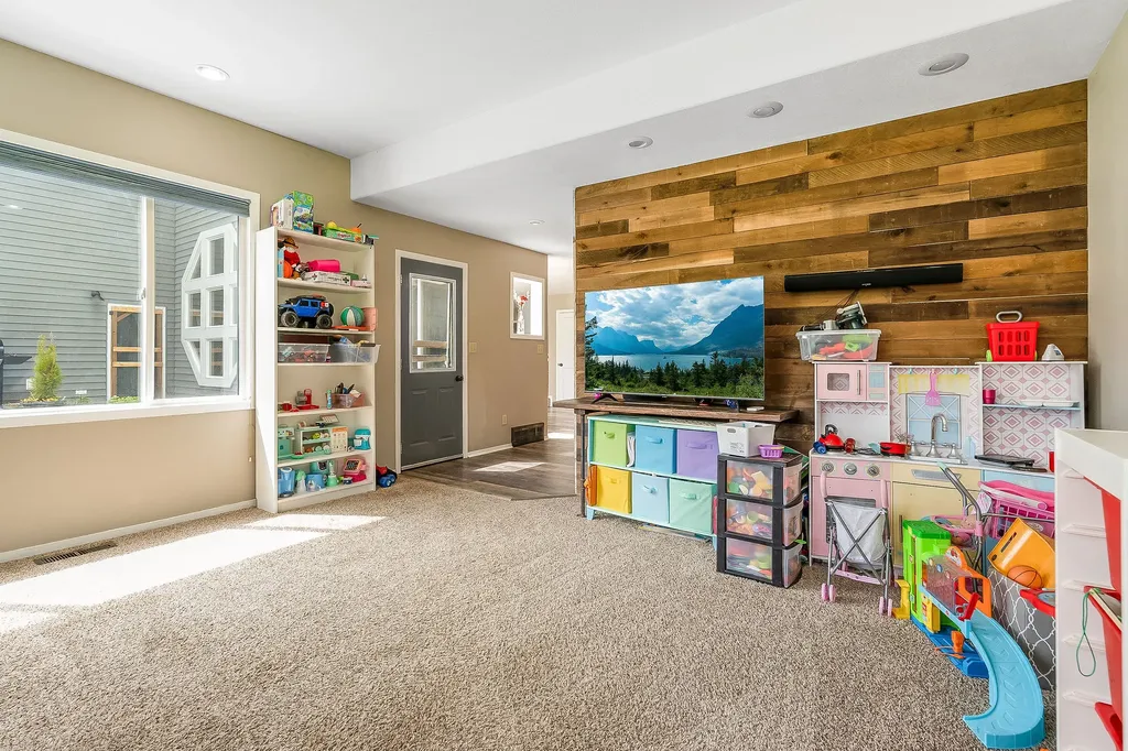 405 Buffalo Trail Somers MT 59932