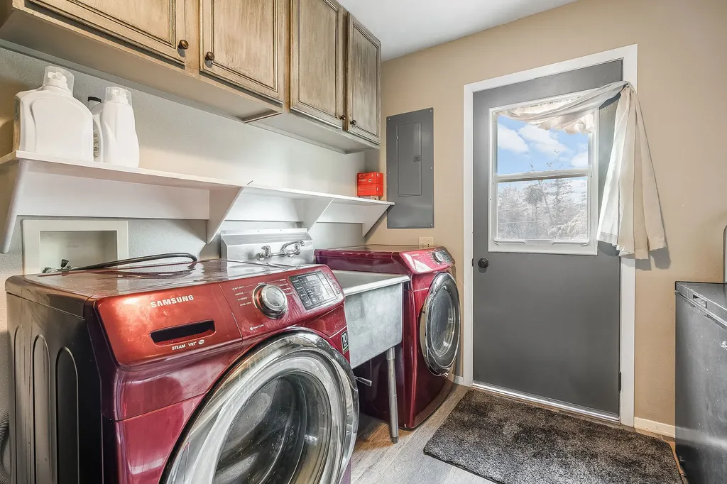 405 Buffalo Trail Somers MT 59932