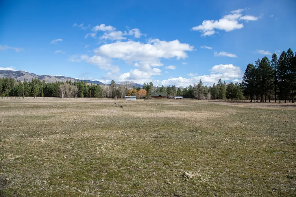 21410 Five Wounds Way Florence MT 59833