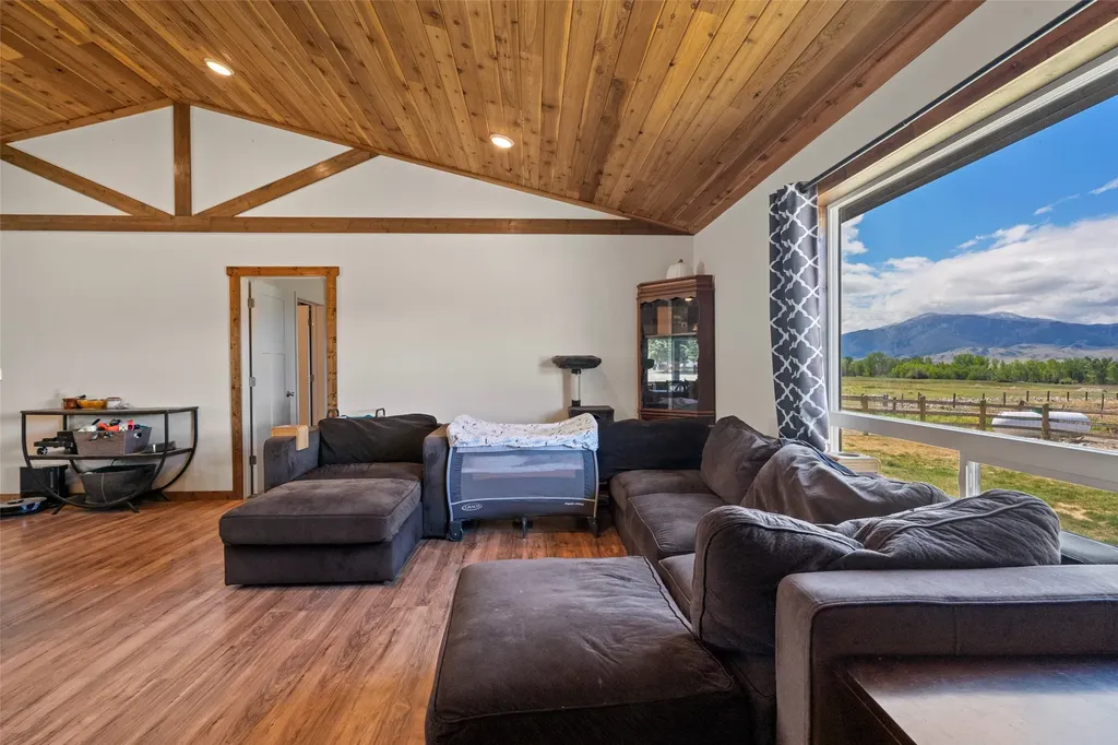 3403 Mt-287 Sheridan MT 59749