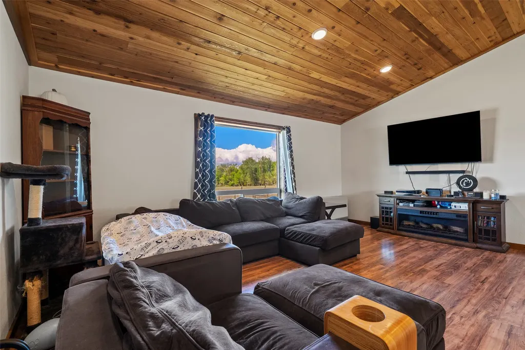 3403 Mt-287 Sheridan MT 59749