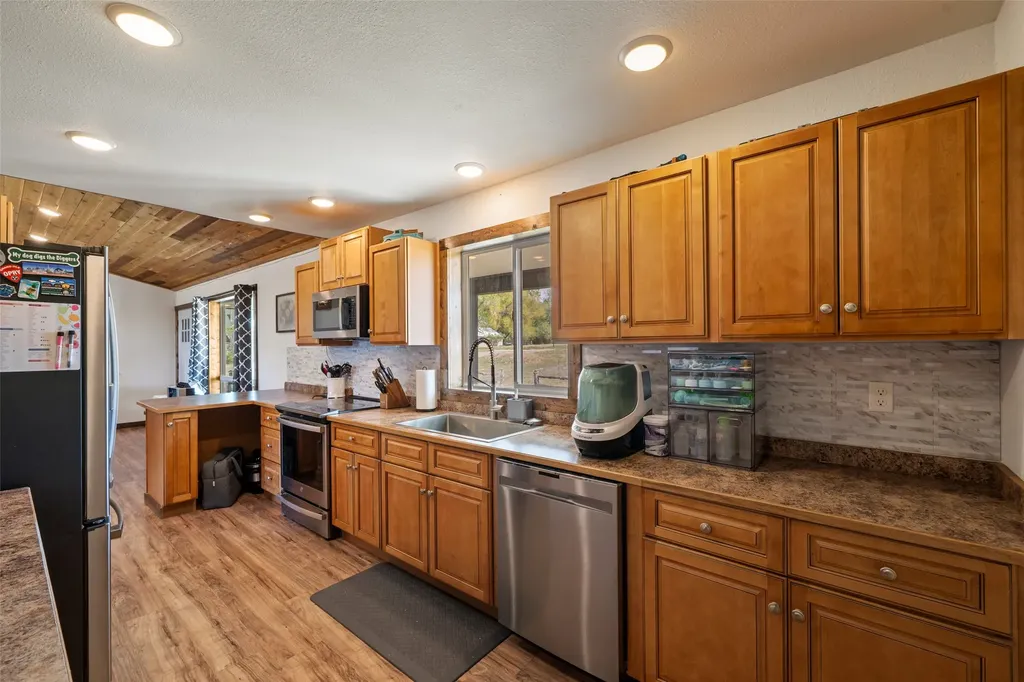 3403 Mt-287 Sheridan MT 59749