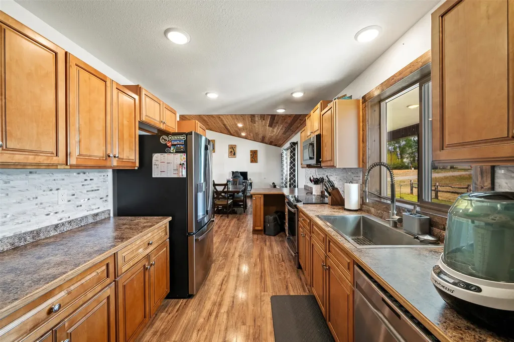 3403 Mt-287 Sheridan MT 59749